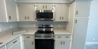 3 Bedroom 2.5 Bathroom Townhome located in Pelican Bay Gallery 8