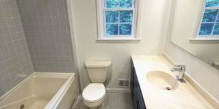 Beautiful 5 bedroom/2.5 bath with large yard Gallery 18