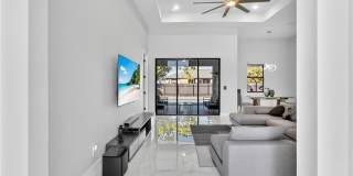 118 NW 2nd Avenue Gallery 7