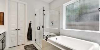 North Loop Area Gem!!! Gallery 16