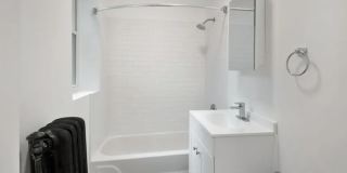 5038-5041 North Sheridan Rd. Gallery 6