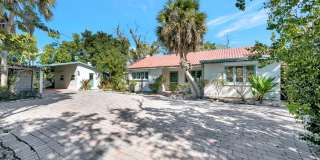 ALL THE CHARM! - Siesta Key 1+ acre on the Bay - 3 bed/ 2 bath pool home Gallery 4