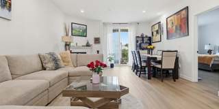 5132 West Maplewood Avenue, #202 Gallery 1