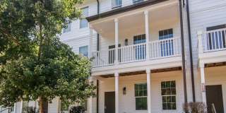 4BD/4BA FURNISHED ROWANDALE UNIT Gallery 1
