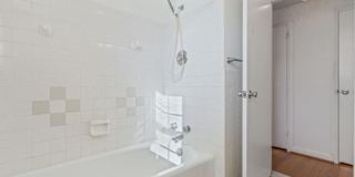 Spacious Tuscany/Canterbury 1bd/1ba Condo with W/D! Available 8/14 Gallery 19