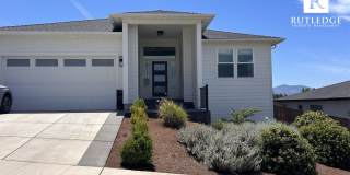 East Medford Cedar Links Living Gallery 3
