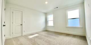 5 Bedroom, 3.5 Bathroom Home w/ Office and 2 Car Garage Gallery 38