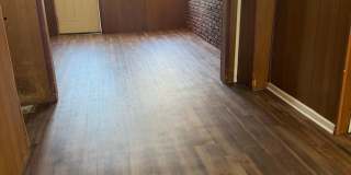 2 Bedrooms House w/ Large Yard! Gallery 4
