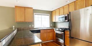 3bs/2.5ba Seattle Townhome Gallery 8