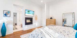Gorgeous 3 bed 3.5 bathroom home available month to month in the highly desired city of Corona Del Mar. Gallery 35