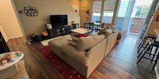 Modern & Light-Filled Home in Central Park – Prime Location Gallery 5
