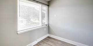 Top-Floor 2-Bedroom Apartment with Vaulted Ceilings! Gallery 8