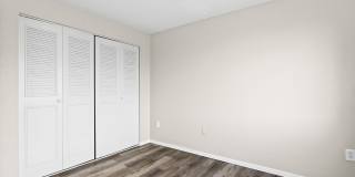 Royal Chateau Apartments Gallery 12