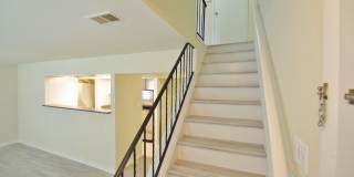 8612 WALUTES Circle Gallery 10