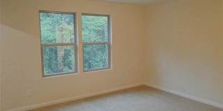 3 Bedroom, 2.5 Bathroom Townhome with Office! Gallery 10