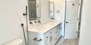 Modern 3 bedroom, 2.5 bathroom Townhome in Mapleleaf! Gallery 17