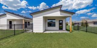 Beautiful Three Bedroom, Two Bathroom Gallery 21