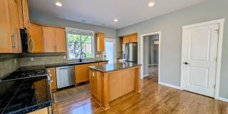 Spacious 2700+ sq.ft House in Logan Park neighborhood Gallery 6