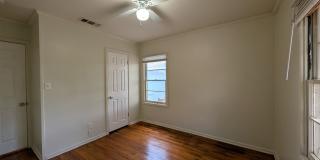 2/1 House With a Detached Garage / Garage Has Pool Table & Bathroom / Large Corner Lot / NBISD Gallery 23