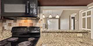 Charming 2BR Condo with Vaulted Ceilings, Fireplace & Pool Access Gallery 14