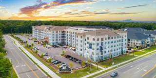 Overture Chapel Hill 55+ Active Adult Apartment Homes Gallery 32