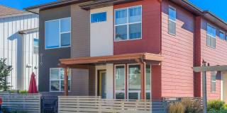 Modern Townhouse in Can't Beat Location - Available 8/1 Gallery 1