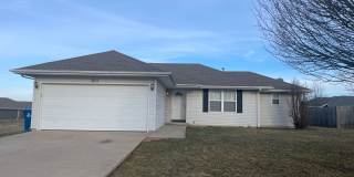 3 Bedroom Home in Clever Available Now! Gallery 1