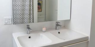 Charming Upper Floor 2 Bed / 1 Bath with Bonus Studio in a Prime Echo Park Location Gallery 23