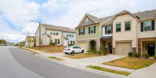 Modern Elegance in Brightleaf: 3-Bedroom Townhouse with Amenities Galore Gallery 6