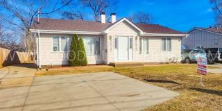 2 Bedroom 1 bath duplex with unfinished basement near Merle Hay Mall Gallery 1