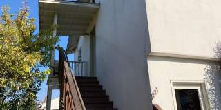 Great 2 bedroom upstairs standalone unit with garage Gallery 4