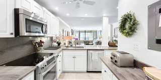 Luxurious Corner Unit with Stunning Floor-to-Ceiling Views! Gallery 10