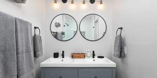 Centrally located apartment with pool! Gallery 11