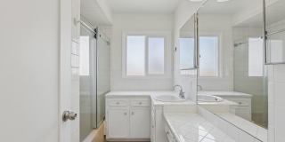 3Bd/2ba Home w/parking in Santa Monica Gallery 13