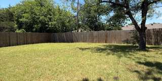 Adorable 3 bedroom, 2 bath home in Aledo Gallery 21