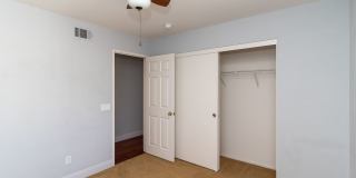 Spacious 6 Bedroom Home With Huge Backyard! Gallery 20