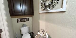 Spacious 2 Bed/2.5 Bath Condo in Gateway Villas! Gallery 11