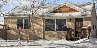 Updated 3 Bed | 1 Bath Duplex W/ Private Fenced Yard & Laundry Gallery 1