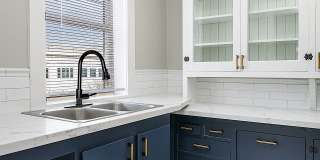 Elegant Renovation! HUGE 1 Bed 1 Bath Available Now! Gallery 82