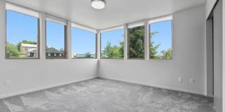 2409 East Thomas Street Gallery 17