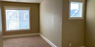 COMING SOON! GORGEOUS Townhome...  LOCATION , LOCATION near Peace Health Hospital Gallery 22