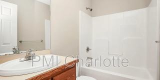Room in 3 Bedroom Home at Ridge Ave Gallery 13