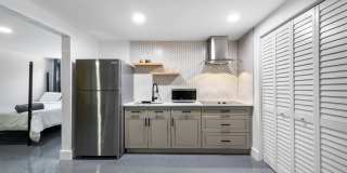 725 Ne 7th St Gallery 1