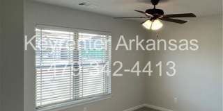 Modern 3‑Bed, 2‑Bath Home with Fenced Yard Gallery 12