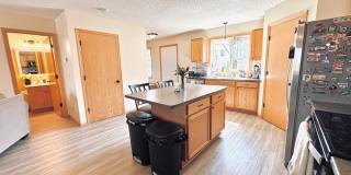 Updated 3bed 3bath End Unit Townhome w’Great Views Gallery 22