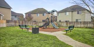 Spacious 4-Bed Puyallup Home For Rent | 3-Car Garage & Quick Commute to JBLM! Gallery 42