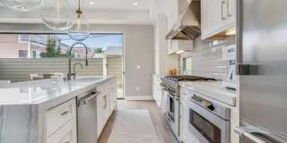 710 E Avenue Gallery 18