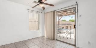 Charming 3 bed, 2.5 bath in El Mirage! W/POOL!! Gallery 11
