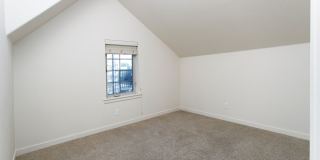 2BD 2.5BA + Bonus Room/Den/Office Townhouse w/Garage + AC + Washer/Dryer Included Gallery 12
