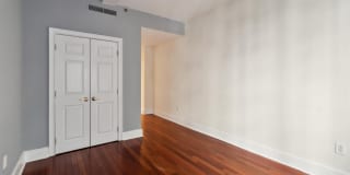 1500-00 CHESTNUT Street Gallery 18